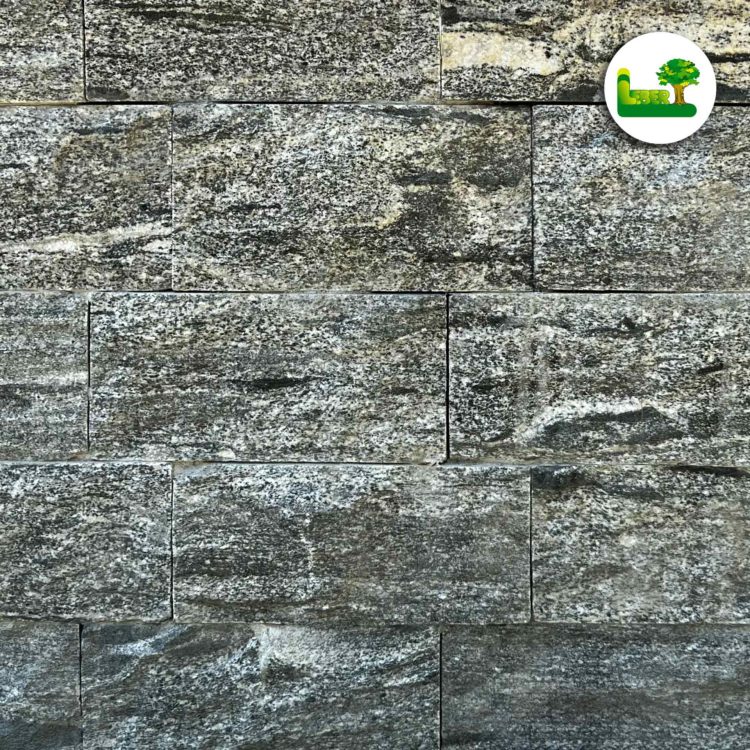 Eleganter Mauerstein aus dem Naturstein Biasca Gneis. Dieser Naturstein wird oft auch als Atlantic Silver Gneis oder als Taifun grey Gneis bezeichnet. Garten Leber Steiermark