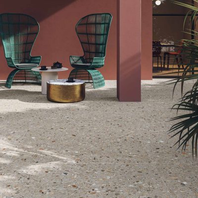 Feinsteinzeug Dolomix Grey mit Kieseloptik für moderne Außenbereiche, ideal für Terrassen, Pfade und Einfahrten – rutschfest und luxuriös, hergestellt in Italien.