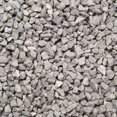 Der Kalksteinsplitt Maus Grau in der Körnung 16-25 mm trocken ist besonders geeignet für Steingärten und Steinbeete. Jetzt exklusiv erhältlich bei Garten Leber.