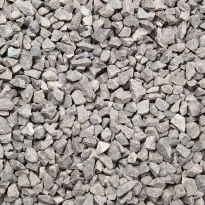 Kalksteinsplitt Maus-Grau 8-12 mm trocken - Nahaufnahme von grauem Kalksteinsplitt in trockener Form. Jetzt kaufen bei Garten Leber.